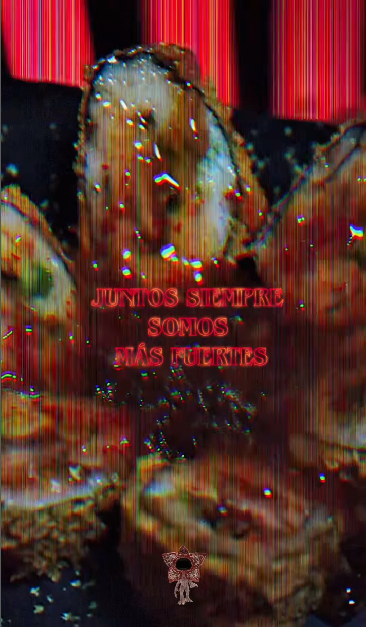 roll de sushi con pollo aguacate y salsa demogorgon